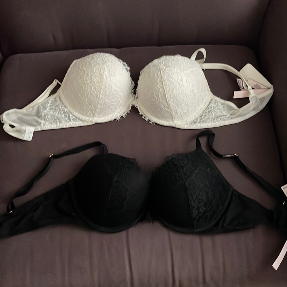 Set of two lace bras